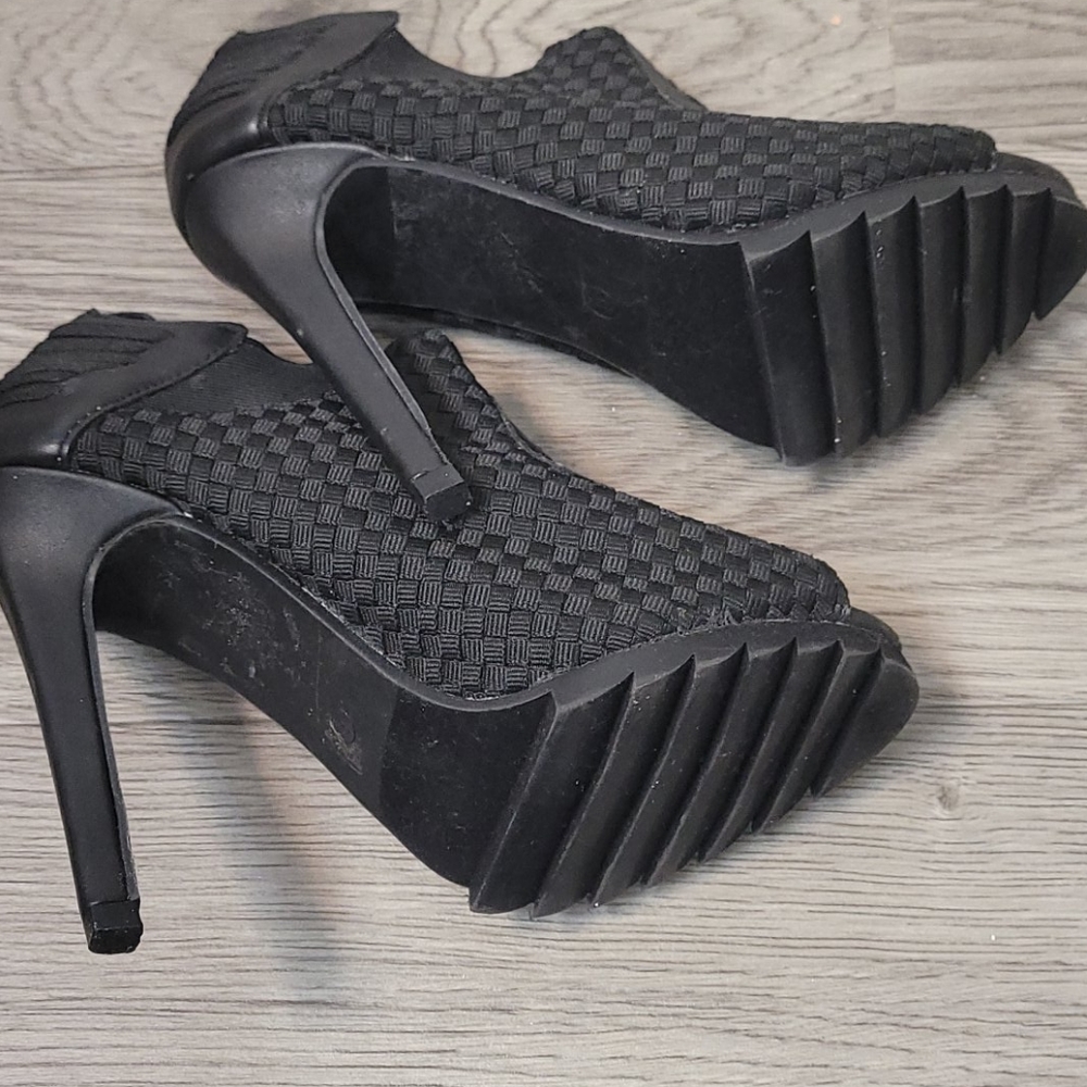 Heels - Picture 4 of 4
